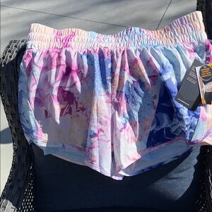 NWT Avia women’s running Shorts colorful floral print atheleasure, running sz Lg